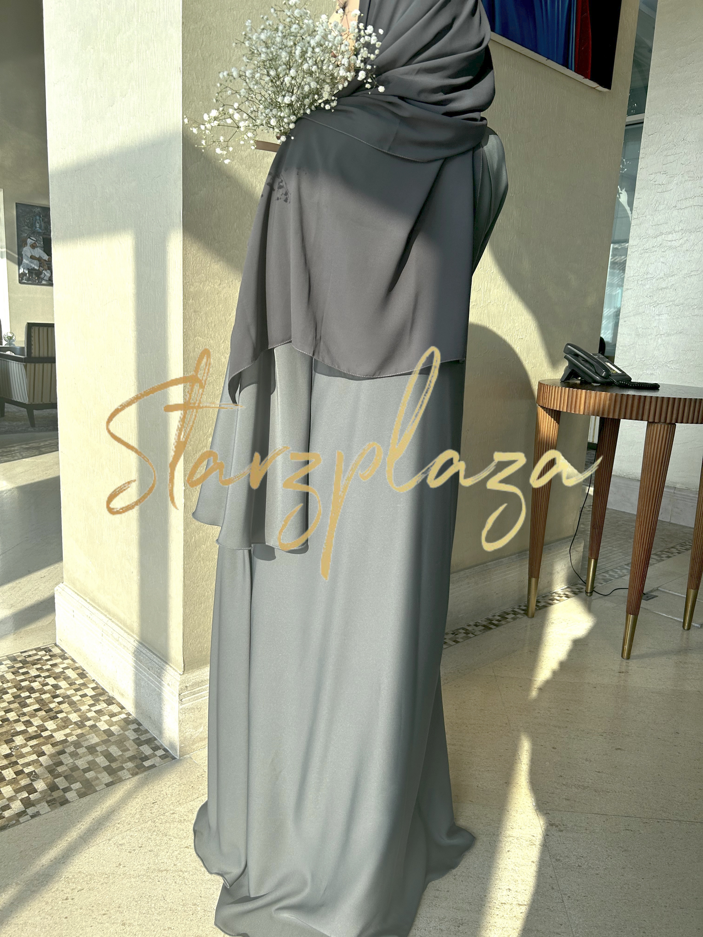 Button Chic Abaya